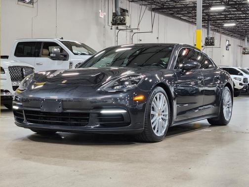 2017 Porsche Panamera 4