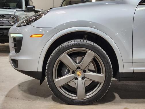 2018 Porsche Cayenne Platinum Edition