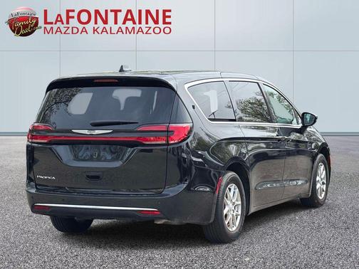 Diamond Black Crystal Pearlcoat 2025 Chrysler Pacifica L