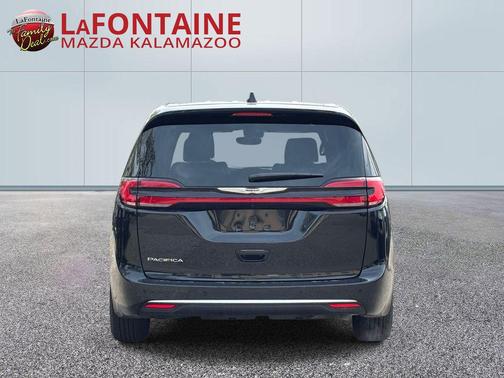Diamond Black Crystal Pearlcoat 2025 Chrysler Pacifica L