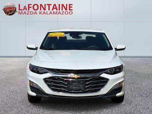 Summit White 2023 Chevrolet Malibu FWD 1LT