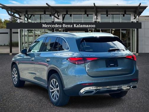 2025 Mercedes-Benz GLC 300 4MATIC