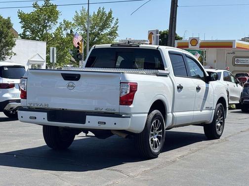 Glacier White 2022 Nissan Titan SV