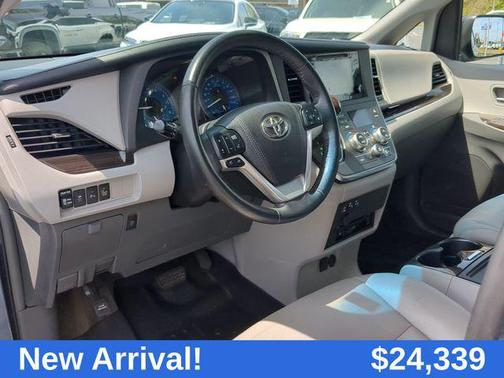 2017 Toyota Sienna XLE