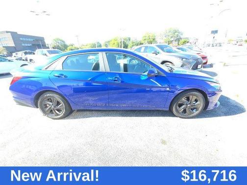 2023 Hyundai ELANTRA SEL