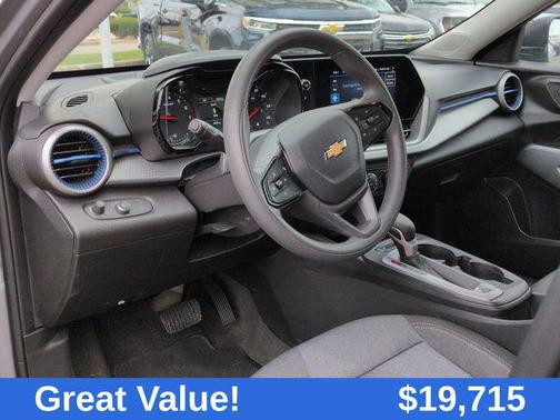 2025 Chevrolet Trax LS