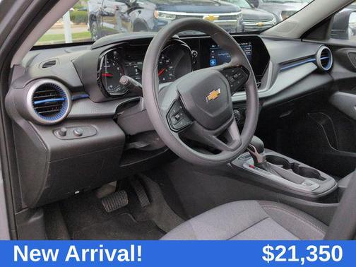 2025 Chevrolet Trax LS