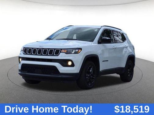 Bright White Clearcoat 2024 Jeep Compass Latitude