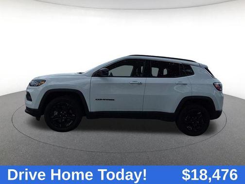 Bright White Clearcoat 2024 Jeep Compass Latitude
