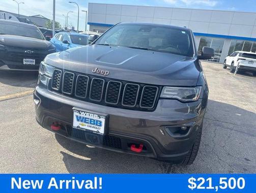 Granite Crystal Metallic Clearcoat 2019 Jeep Grand Cherokee Trailhawk