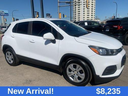 Summit White 2017 Chevrolet Trax LS