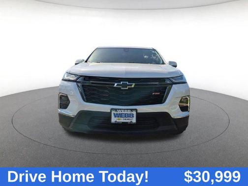 Iridescent Pearl Tricoat 2023 Chevrolet Traverse RS