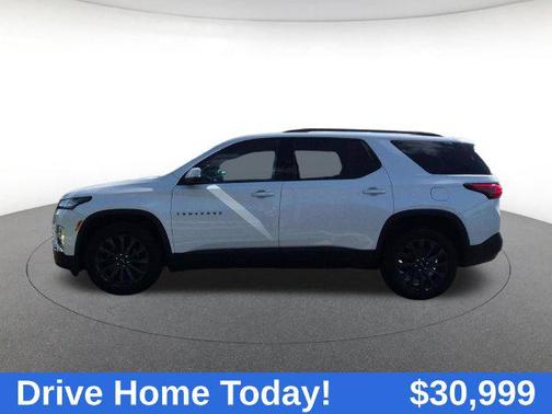 Iridescent Pearl Tricoat 2023 Chevrolet Traverse RS