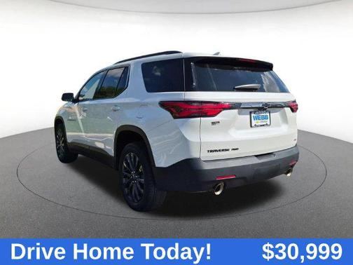 Iridescent Pearl Tricoat 2023 Chevrolet Traverse RS