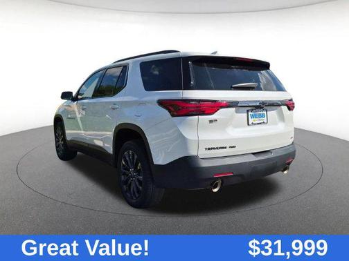 Iridescent Pearl Tricoat 2023 Chevrolet Traverse RS