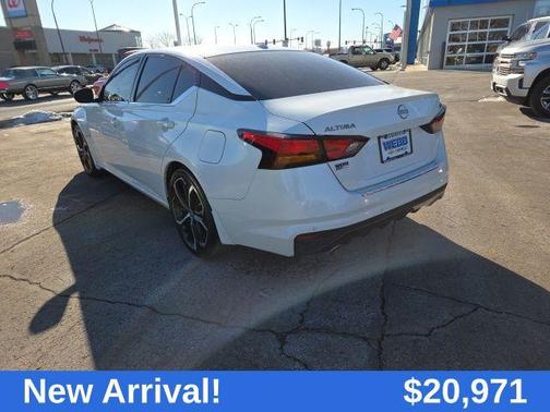 2023 Nissan Altima SR FWD