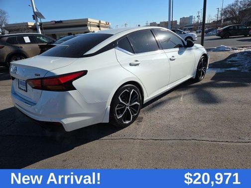 2023 Nissan Altima SR FWD