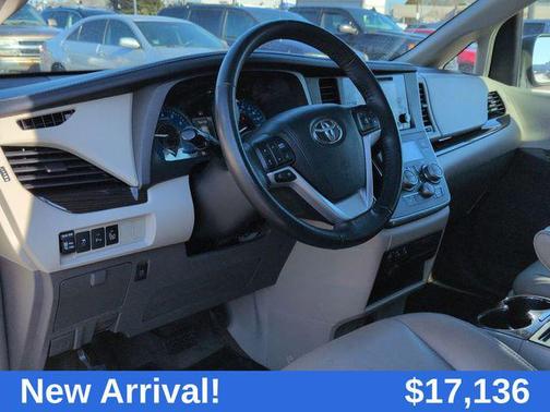 2017 Toyota Sienna XLE