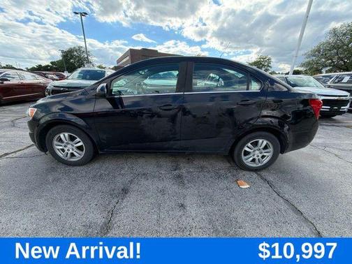 Mosaic Black Metallic 2016 Chevrolet Sonic LT