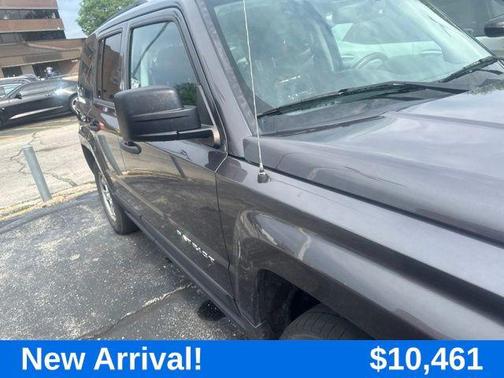 Granite Crystal Metallic Clearcoat 2017 Jeep Patriot Sport
