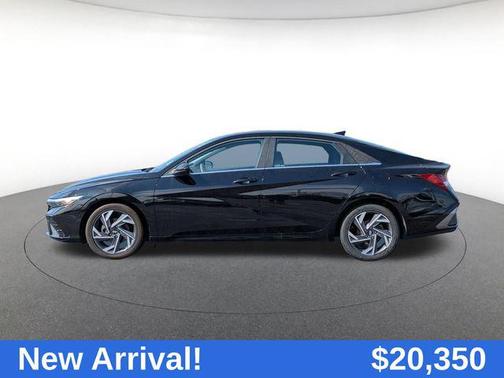 2025 Hyundai ELANTRA SEL