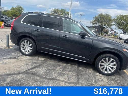 Gray Metallic 2017 Volvo XC90 T6 Momentum