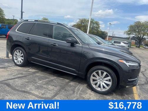 Gray Metallic 2017 Volvo XC90 T6 Momentum