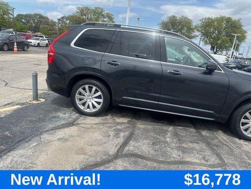 Gray Metallic 2017 Volvo XC90 T6 Momentum