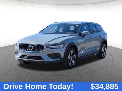 2025 Volvo V60 Cross Country Plus, B5 AWD Gas (mild hybrid)