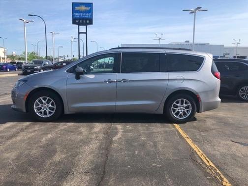 Photo 4 of 30 of 2020 Chrysler Voyager LXI