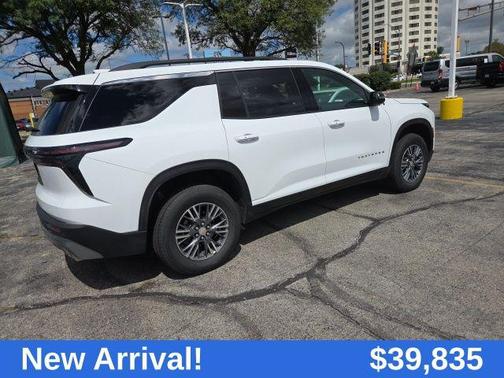 2025 Chevrolet Traverse LT