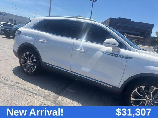 Pristine White Metallic Tri-Coat 2022 Lincoln Nautilus Reserve