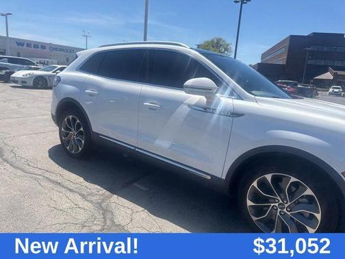 Pristine White Metallic Tri-Coat 2022 Lincoln Nautilus Reserve