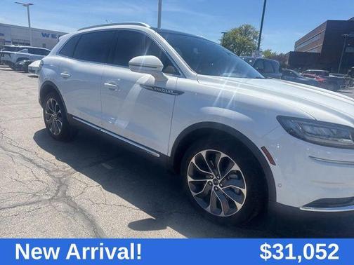 Pristine White Metallic Tri-Coat 2022 Lincoln Nautilus Reserve