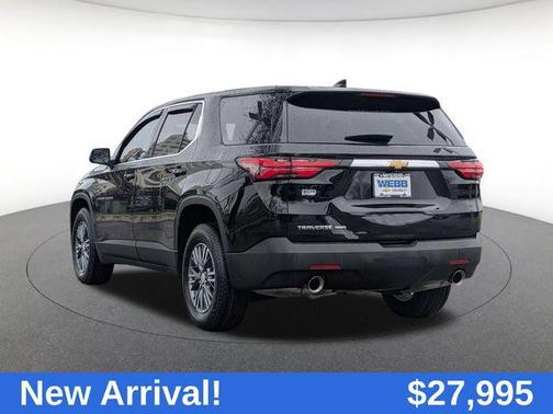Mosaic Black Metallic 2023 Chevrolet Traverse LS