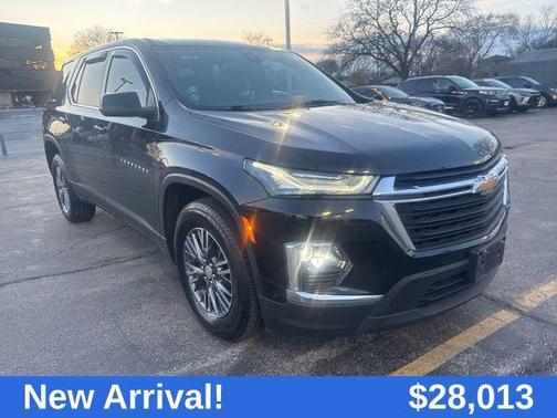 Mosaic Black Metallic 2023 Chevrolet Traverse LS