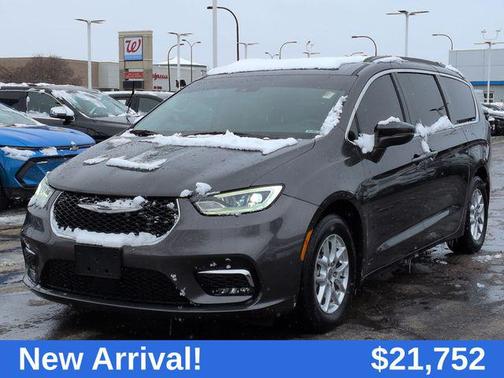 2022 Chrysler Pacifica Touring L