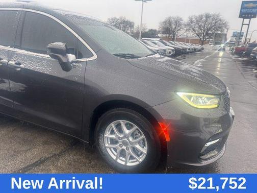 2022 Chrysler Pacifica Touring L