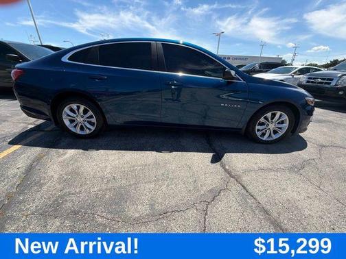 Pacific Blue Metallic 2019 Chevrolet Malibu LT