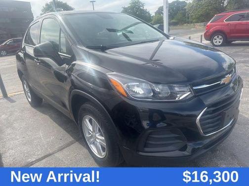 Mosaic Black Metallic 2022 Chevrolet Trax LS