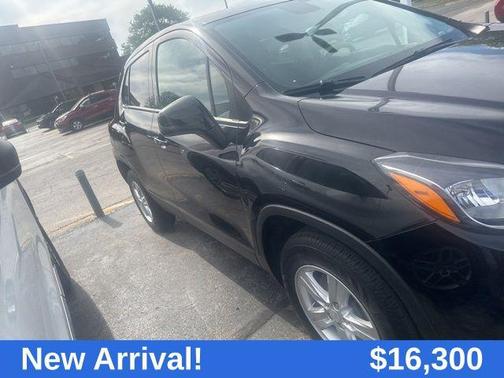 Mosaic Black Metallic 2022 Chevrolet Trax LS