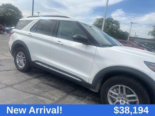 Star White Metallic Tri-Coat 2025 Ford Explorer Active