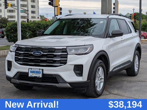 Star White Metallic Tri-Coat 2025 Ford Explorer Active