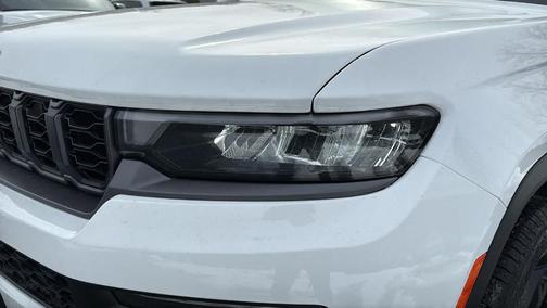 Bright White Clearcoat 2026 Jeep Grand Cherokee Limited