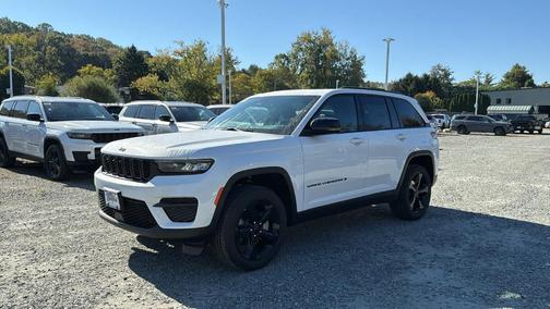 2025 Jeep Grand Cherokee Laredo