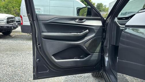 Metallic 2023 Jeep Grand Cherokee Altitude