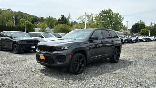 Metallic 2023 Jeep Grand Cherokee Altitude