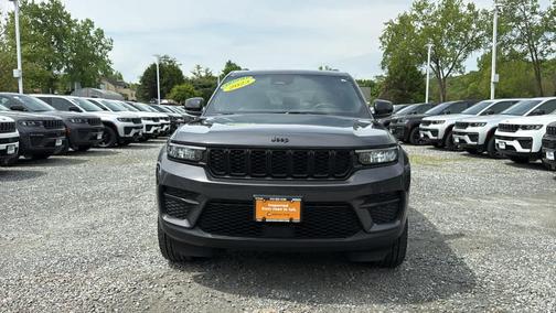 Metallic 2023 Jeep Grand Cherokee Altitude
