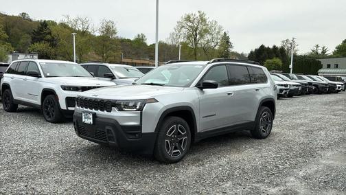 Silver Zynith Clearcoat 2026 Jeep Cherokee Laredo