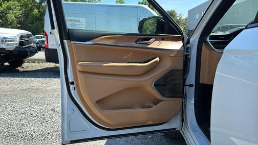 Bright White Clearcoat 2023 Jeep Grand Cherokee L Summit